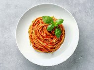 Вегетариански постни спагети с доматен сос